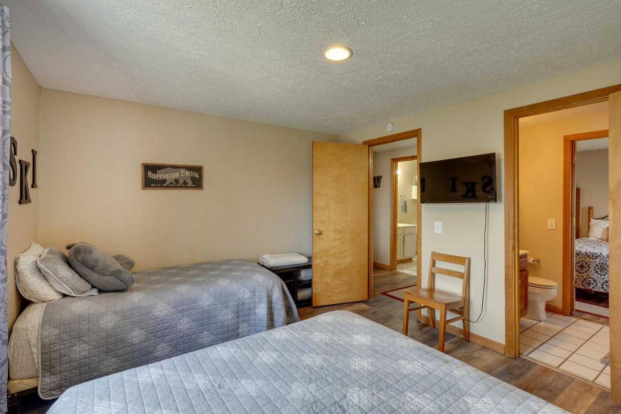 Snowed Inn Cozy Winterplace Ski-Inandski-Out Cabin Ghent Bagian luar foto